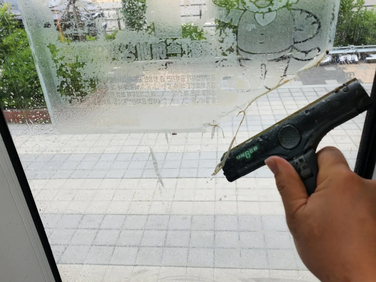 정읍시 삼산동 사무실 블라인드 쇼윈도 위생청소 사례 - 행진크린